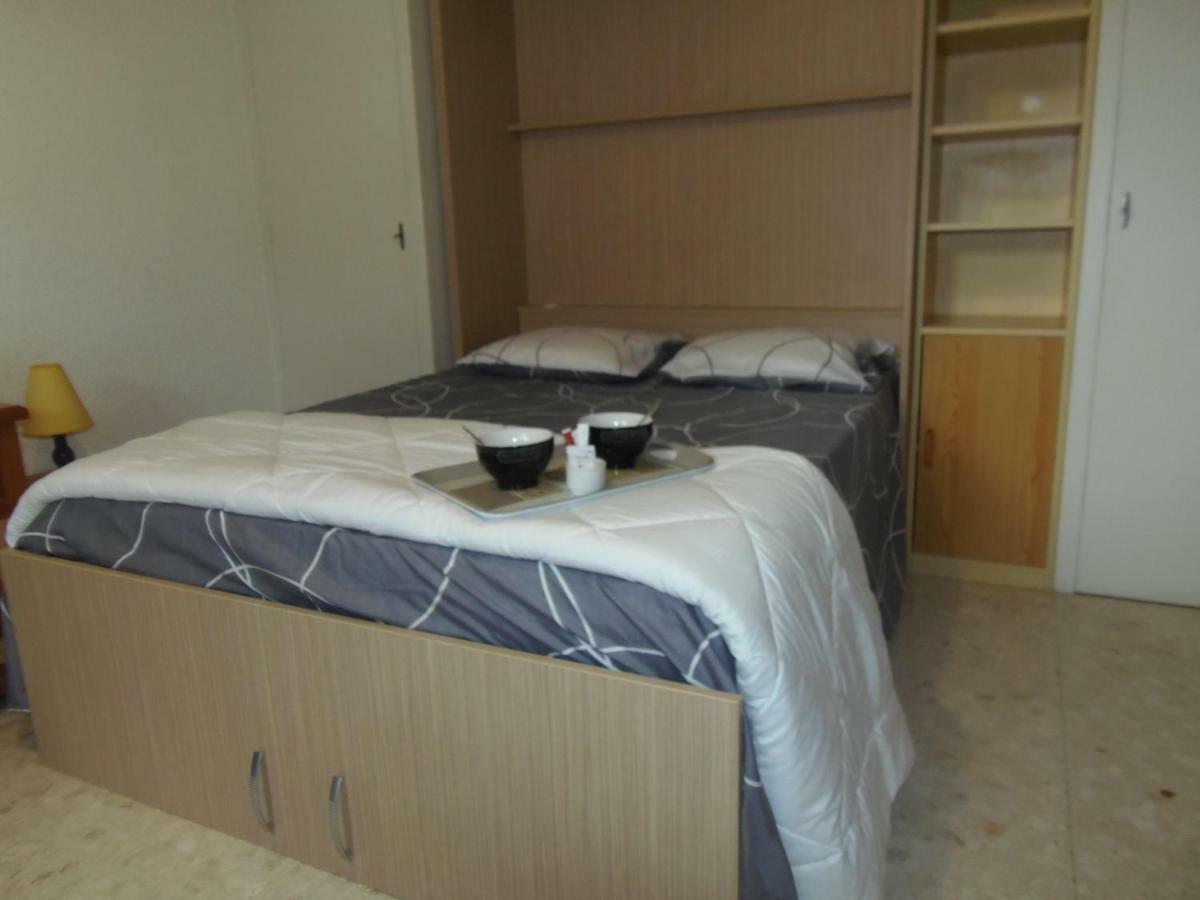 Apartamento Joli Studio Calme Avec Terrasse Niza Exterior foto